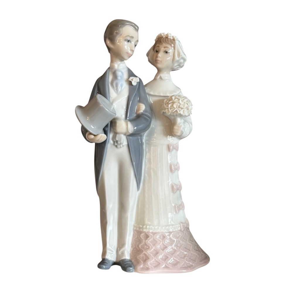 Lladro Elegant Wedding Couple Figurine - White, Gray, Pink